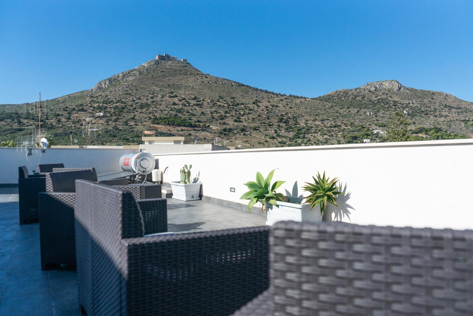 Ponente & Maestro Rooms Favignana Kültér fotó