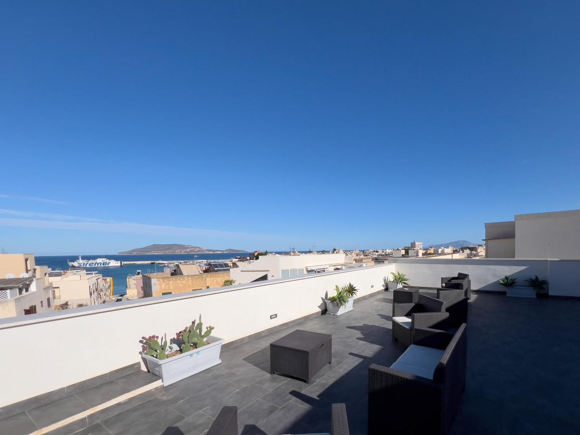 Ponente & Maestro Rooms Favignana Kültér fotó