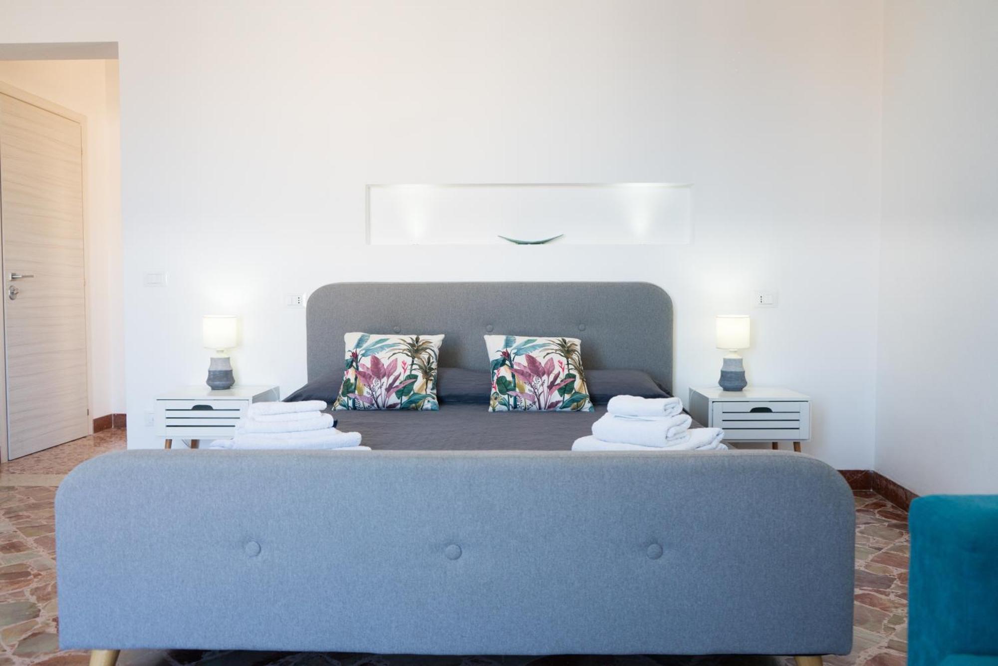 Ponente & Maestro Rooms Favignana Kültér fotó