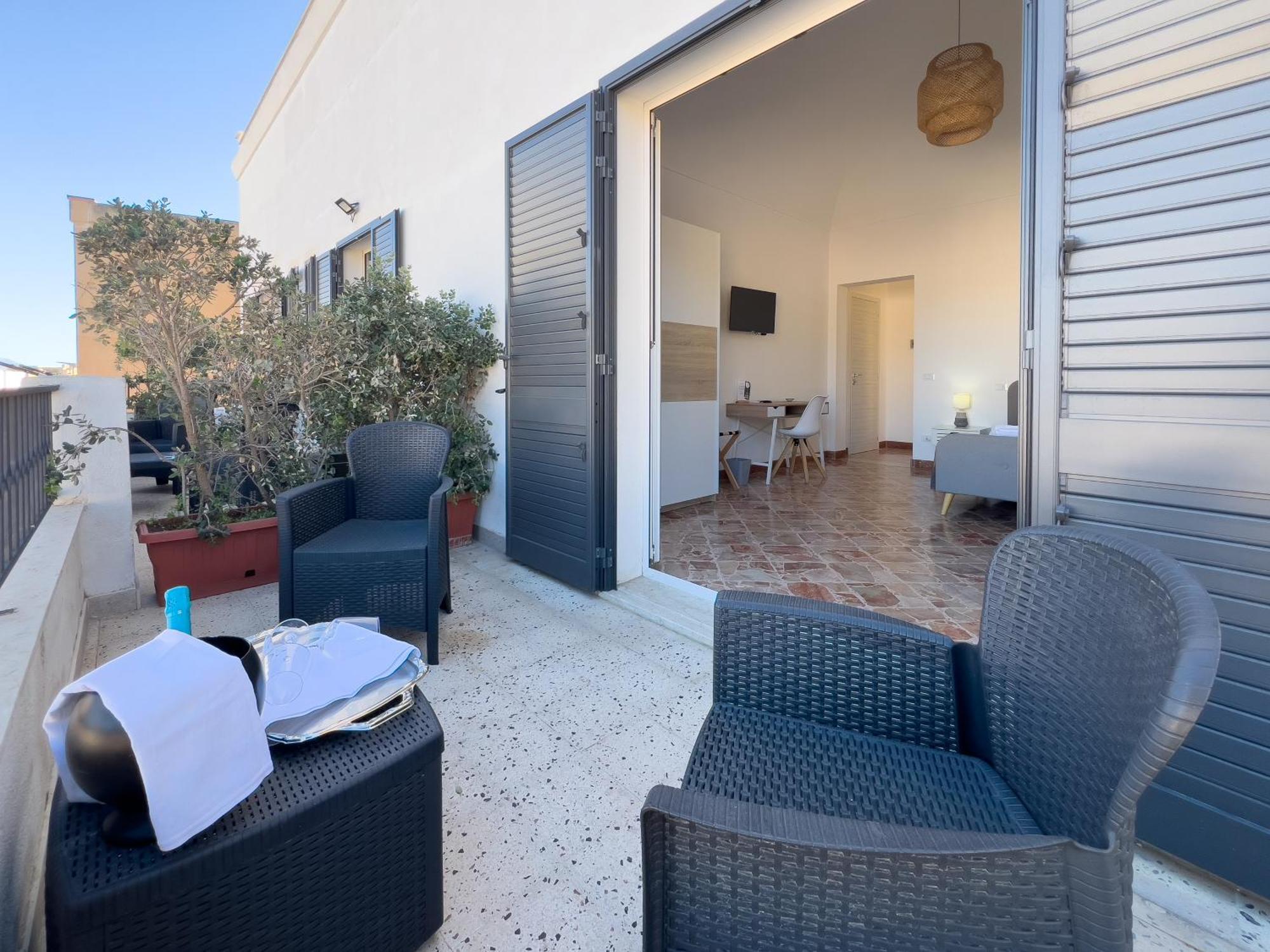 Ponente & Maestro Rooms Favignana Kültér fotó