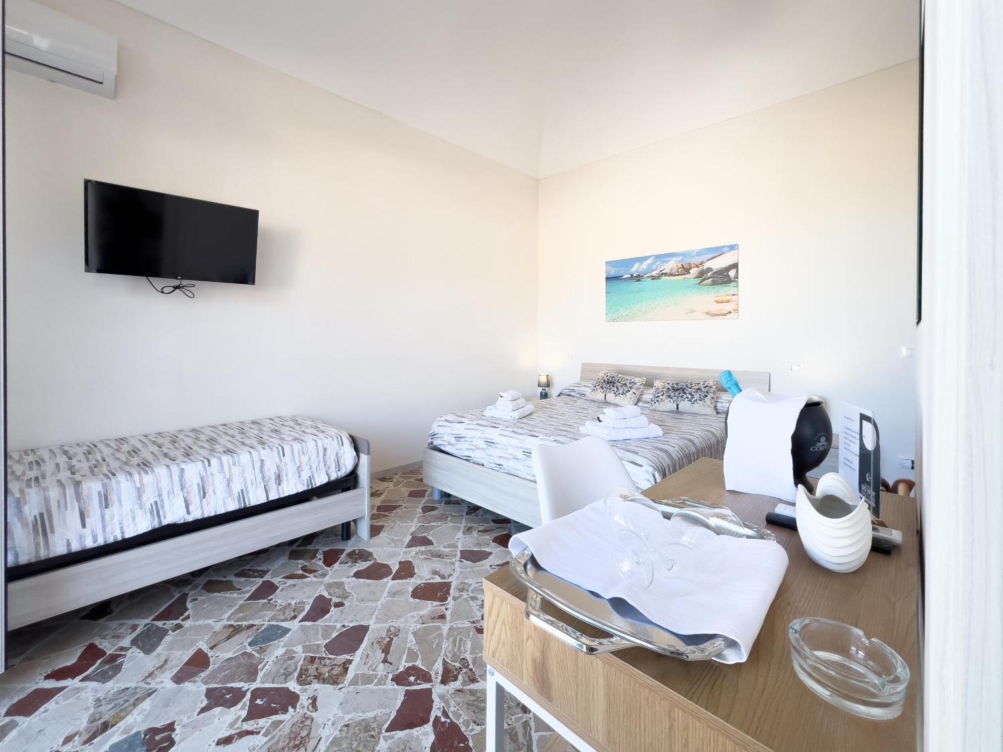 Ponente & Maestro Rooms Favignana Kültér fotó