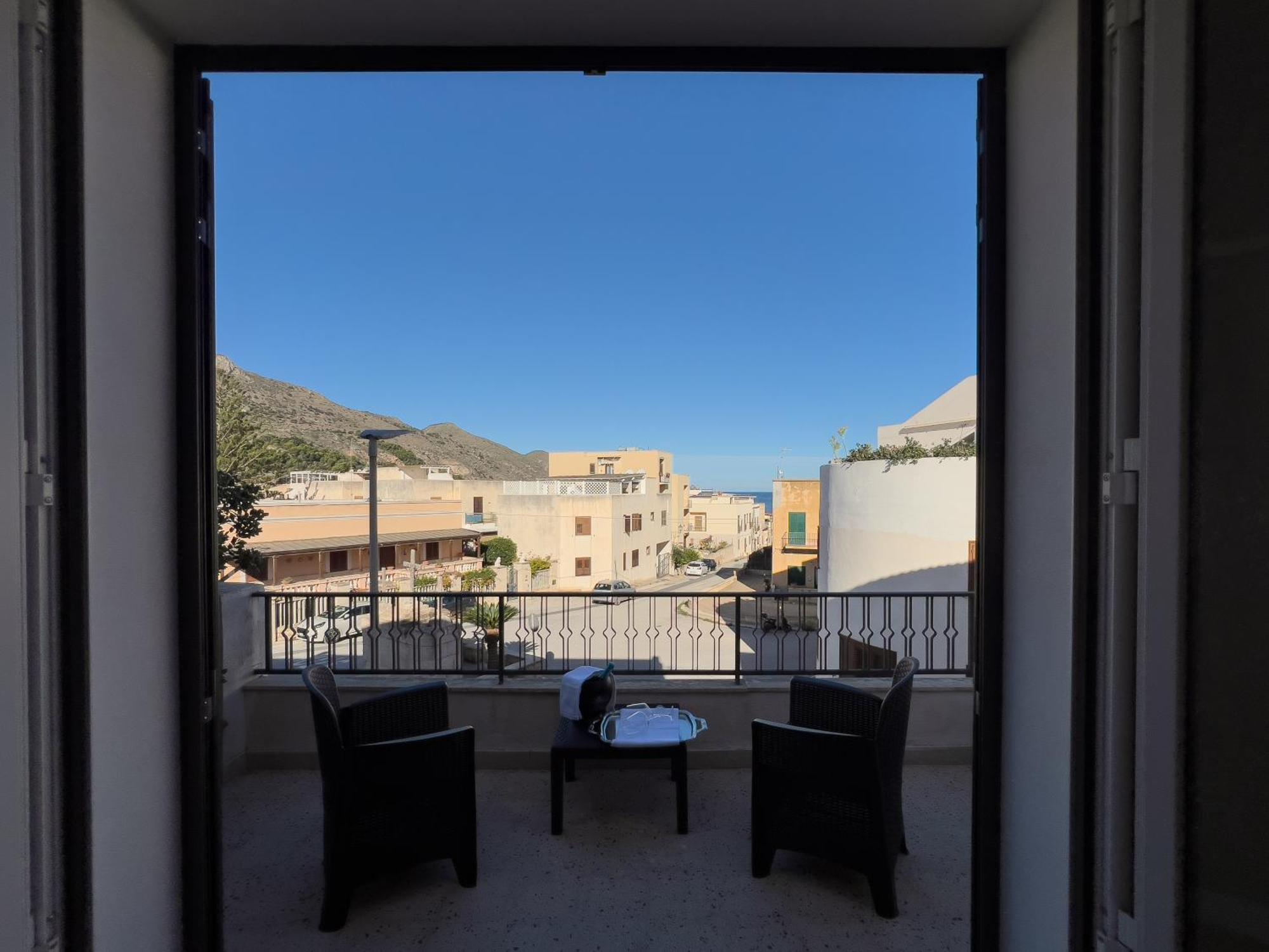 Ponente & Maestro Rooms Favignana Kültér fotó